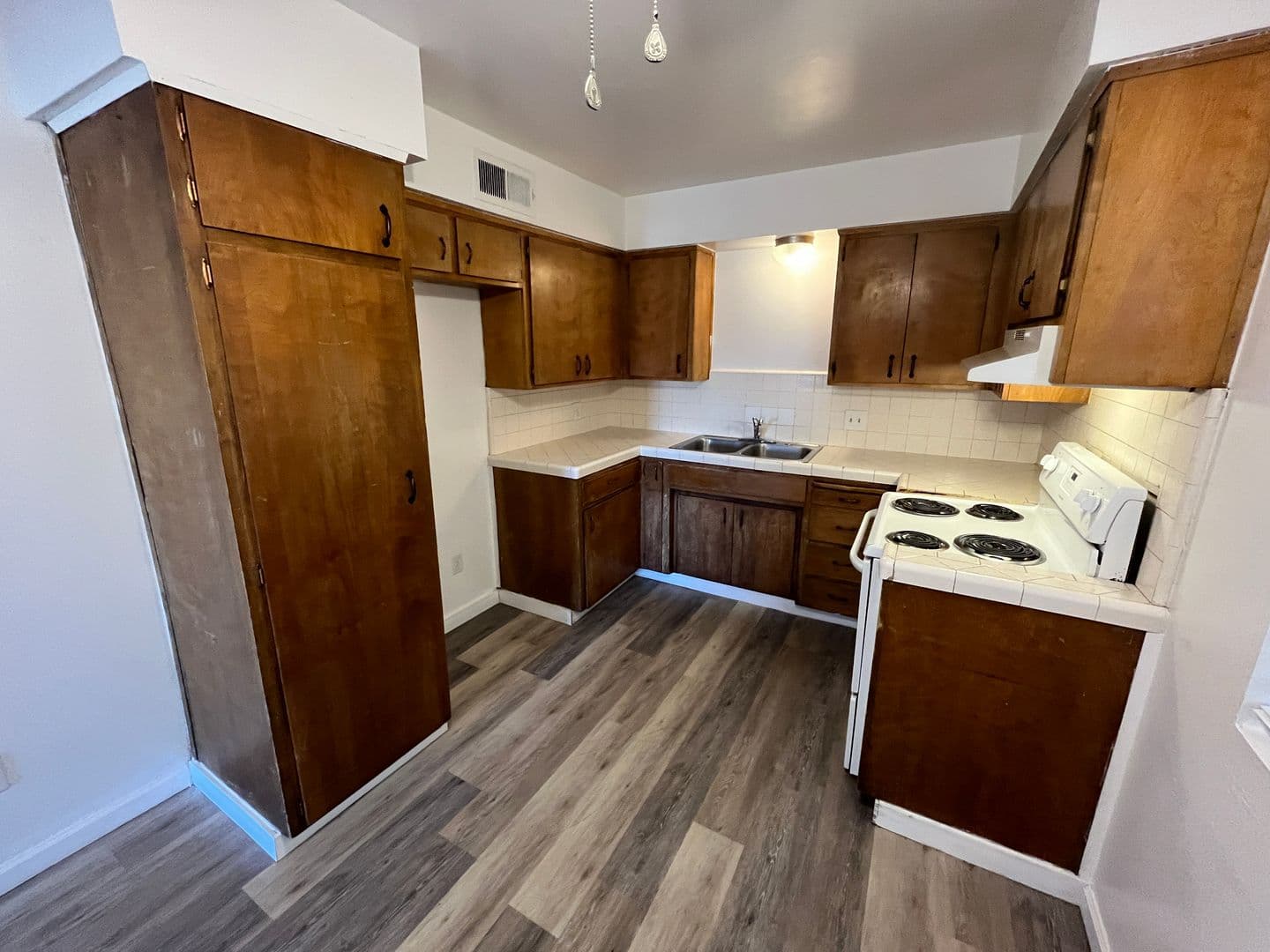 Porterville Apartment: 554 W Morton Ave