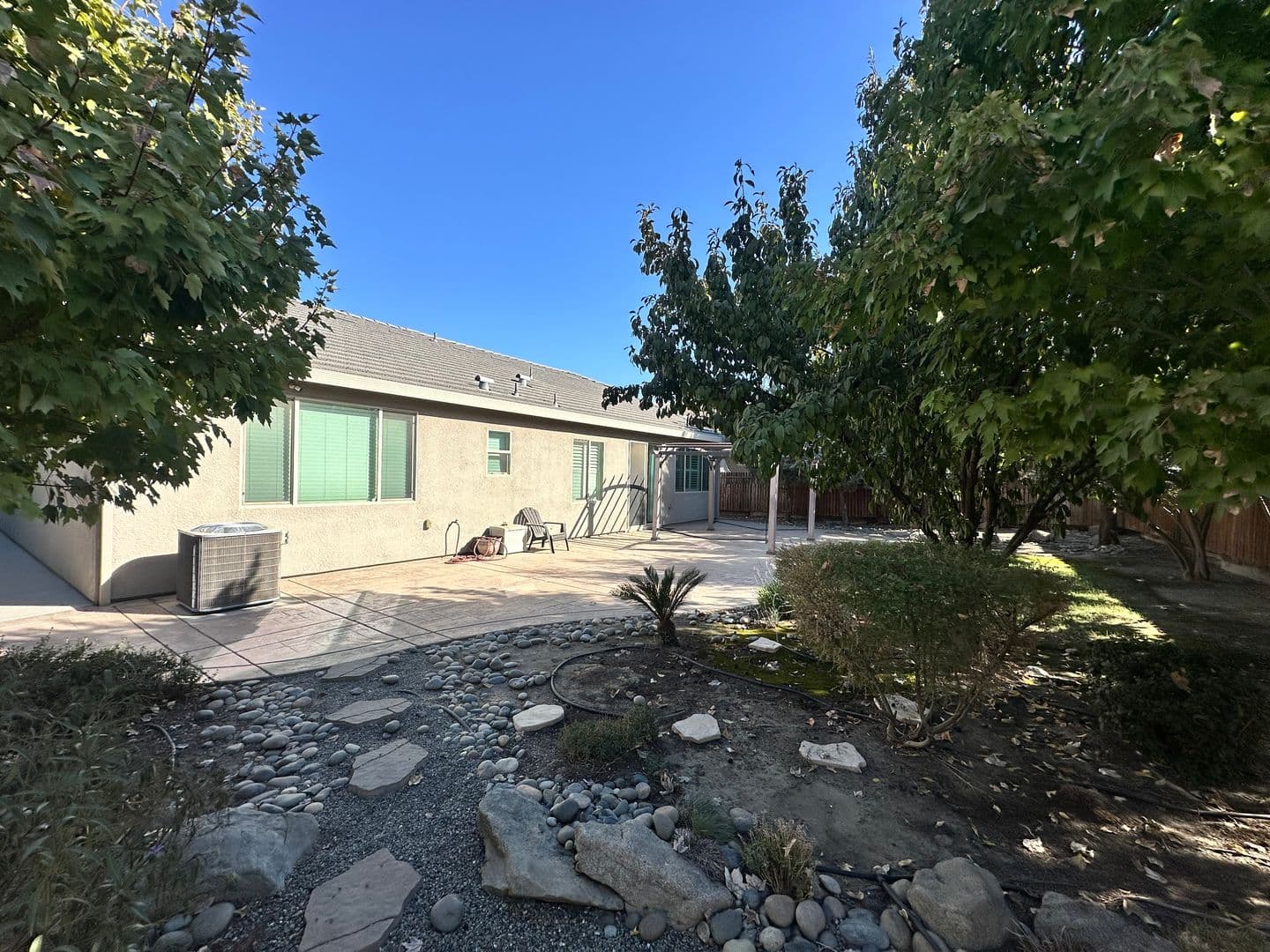 Visalia House: 2001 W Flagstaff Ave
