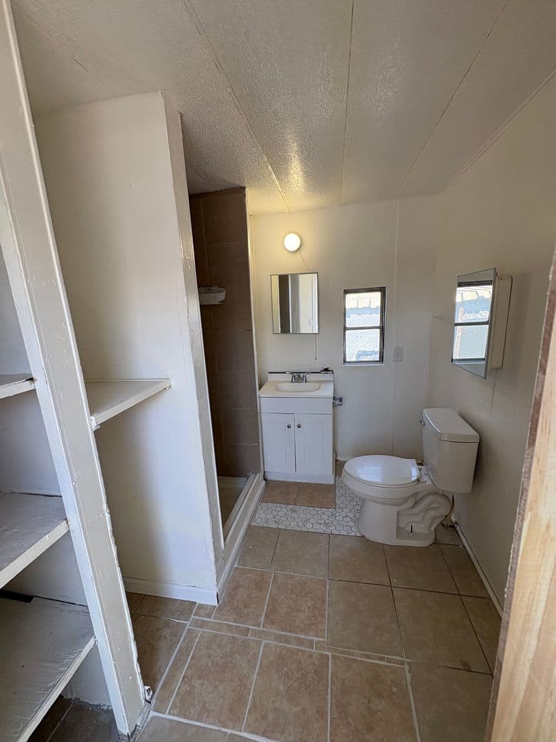Dinuba Apartment: 581 East Yale Ave