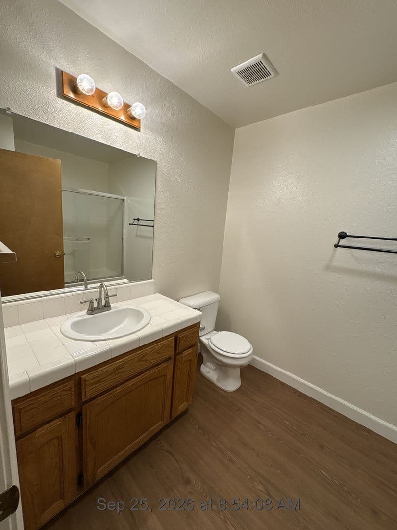 Visalia Apartment: 2615-2621 S Maselli