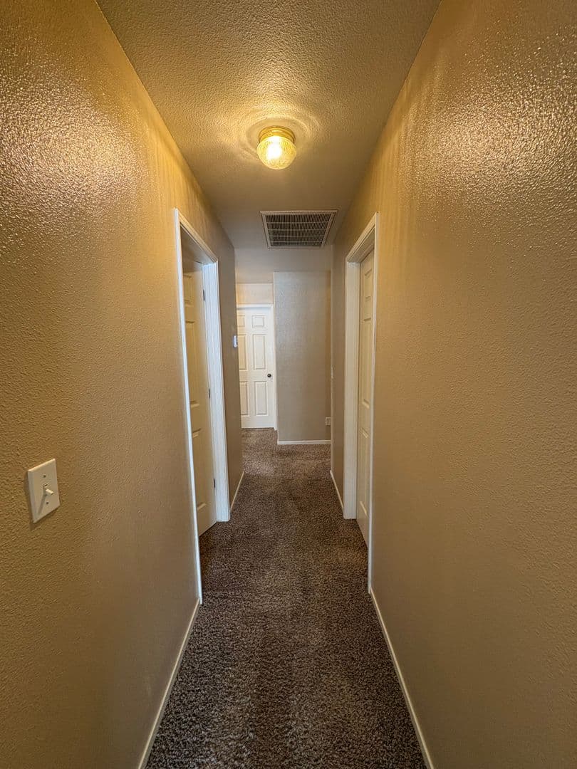 Visalia House: 2967 West Jerome Ave