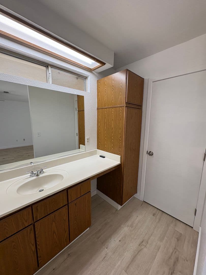 Visalia House: 2324 West Delta Ave
