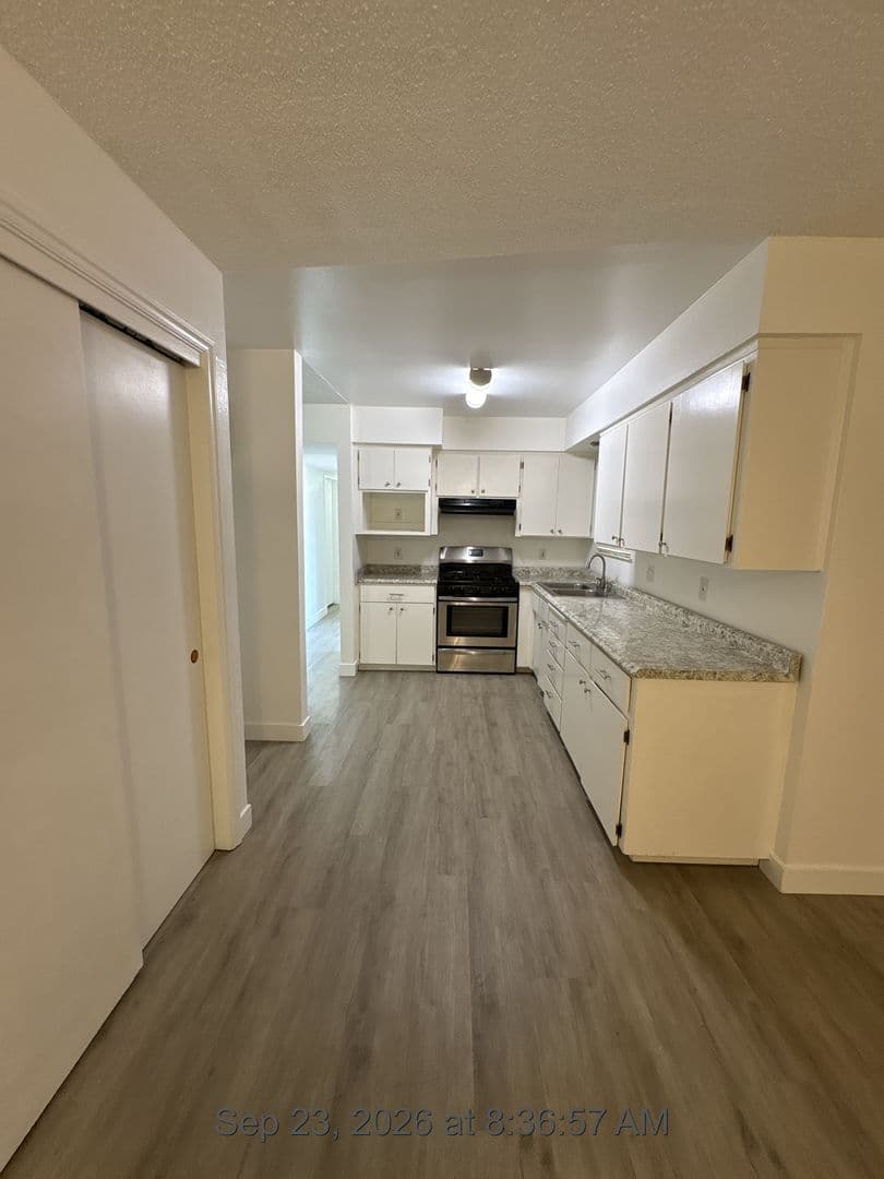 Visalia House: 3721 W Howard