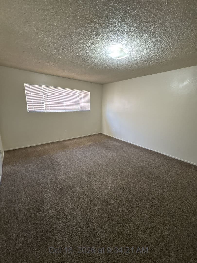 Visalia Apartment: 615 S Demaree St