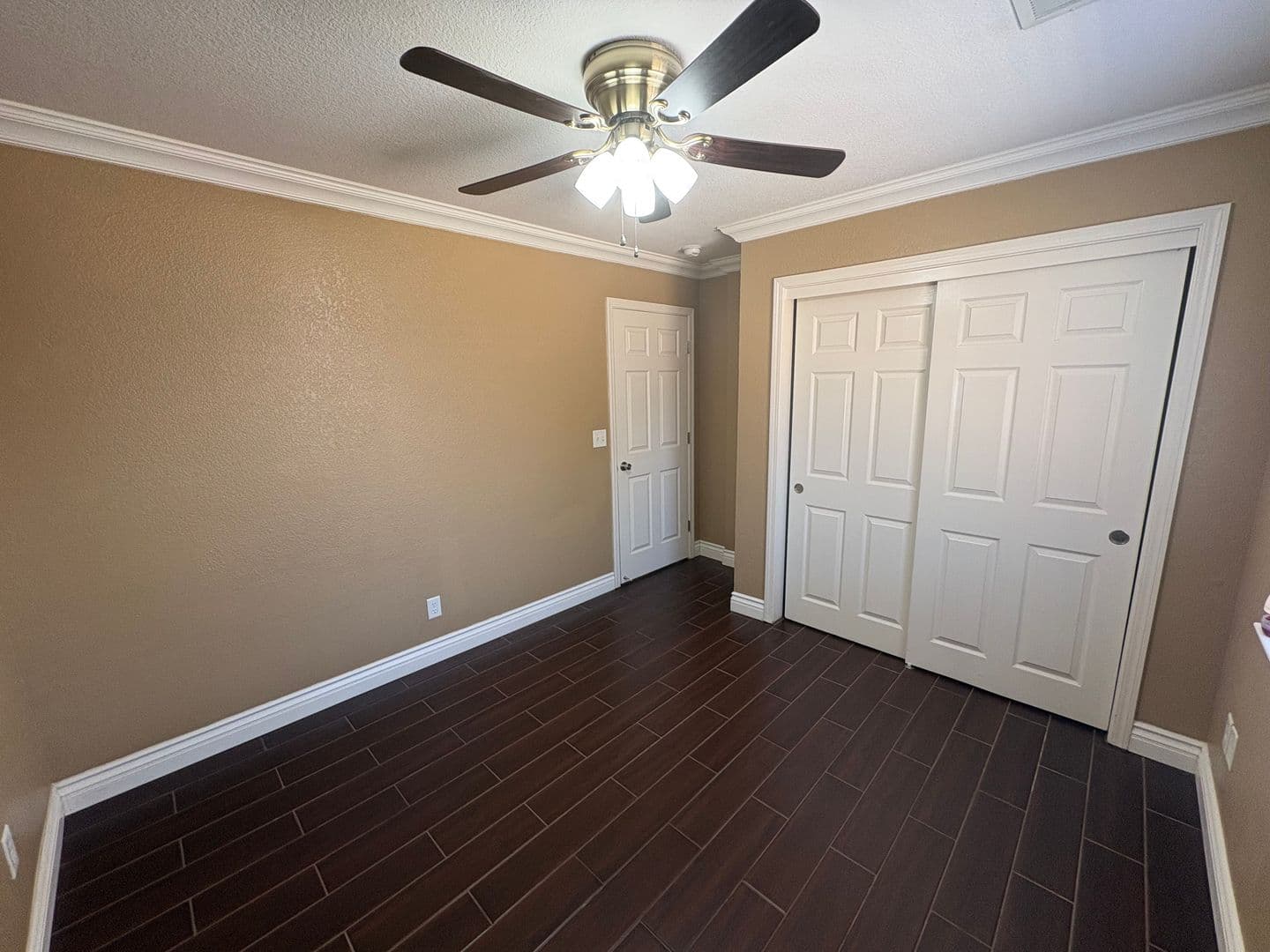 Visalia House: 744 West Buena Vista Ave
