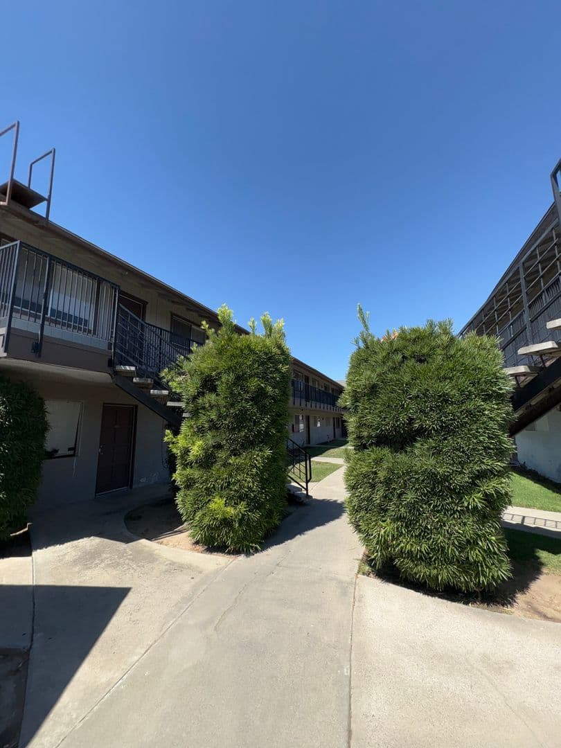 Hanford Apartment: 1855-1893 Emma Lee Lane