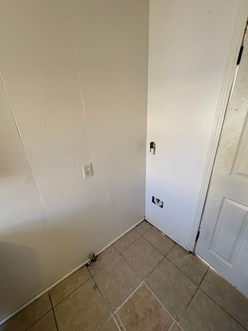 Dinuba Apartment: 581 East Yale Ave