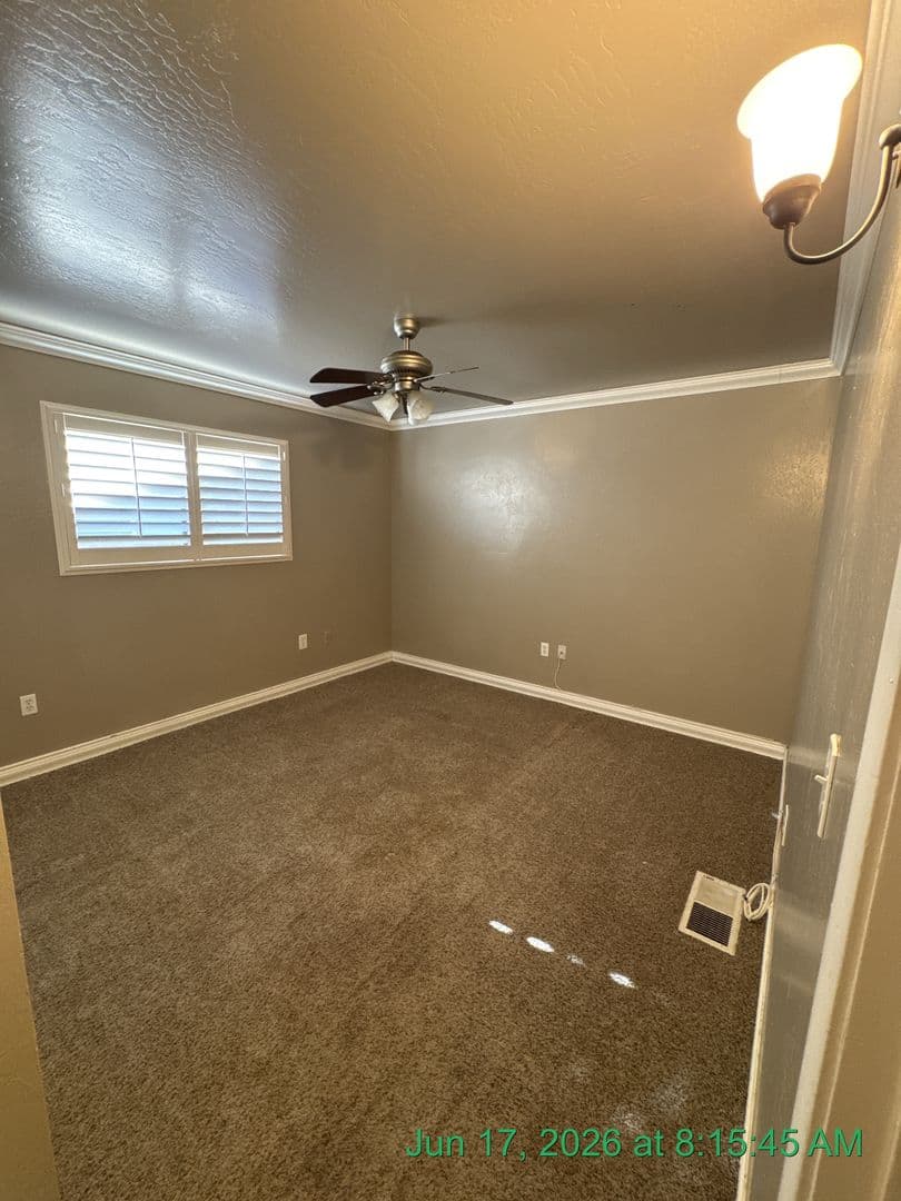Visalia House: 2601 S Kloth Dr