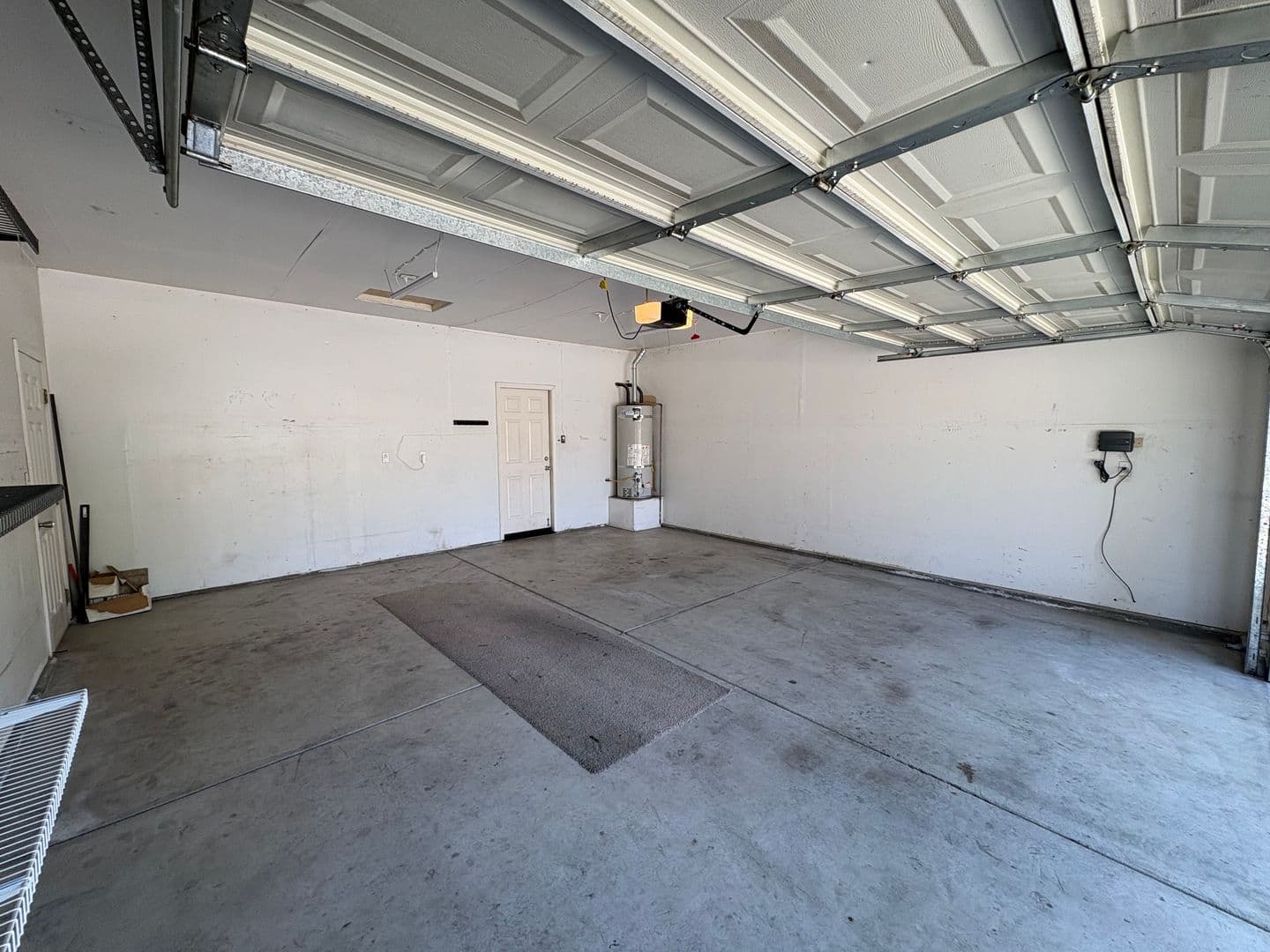 Visalia House: 2643 West Oakridge Ave