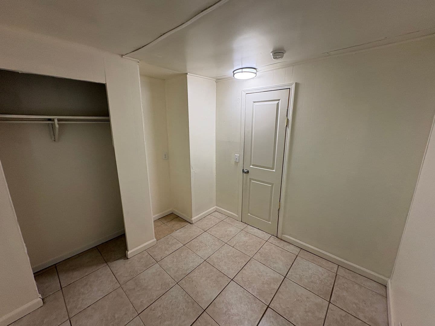 Dinuba Apartment: 581 East Yale Ave