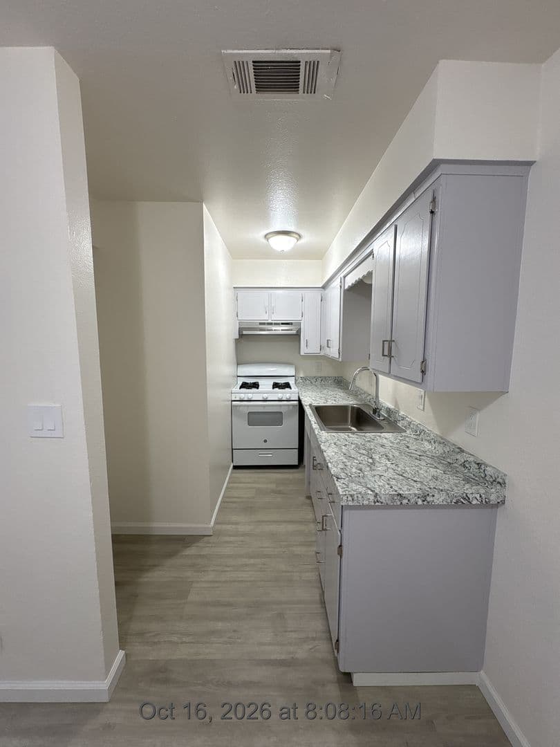 Visalia Apartment: 816 West Murray Avenue