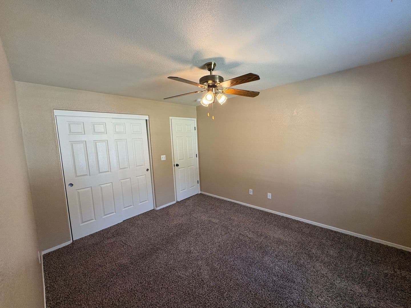 Visalia House: 2967 West Jerome Ave