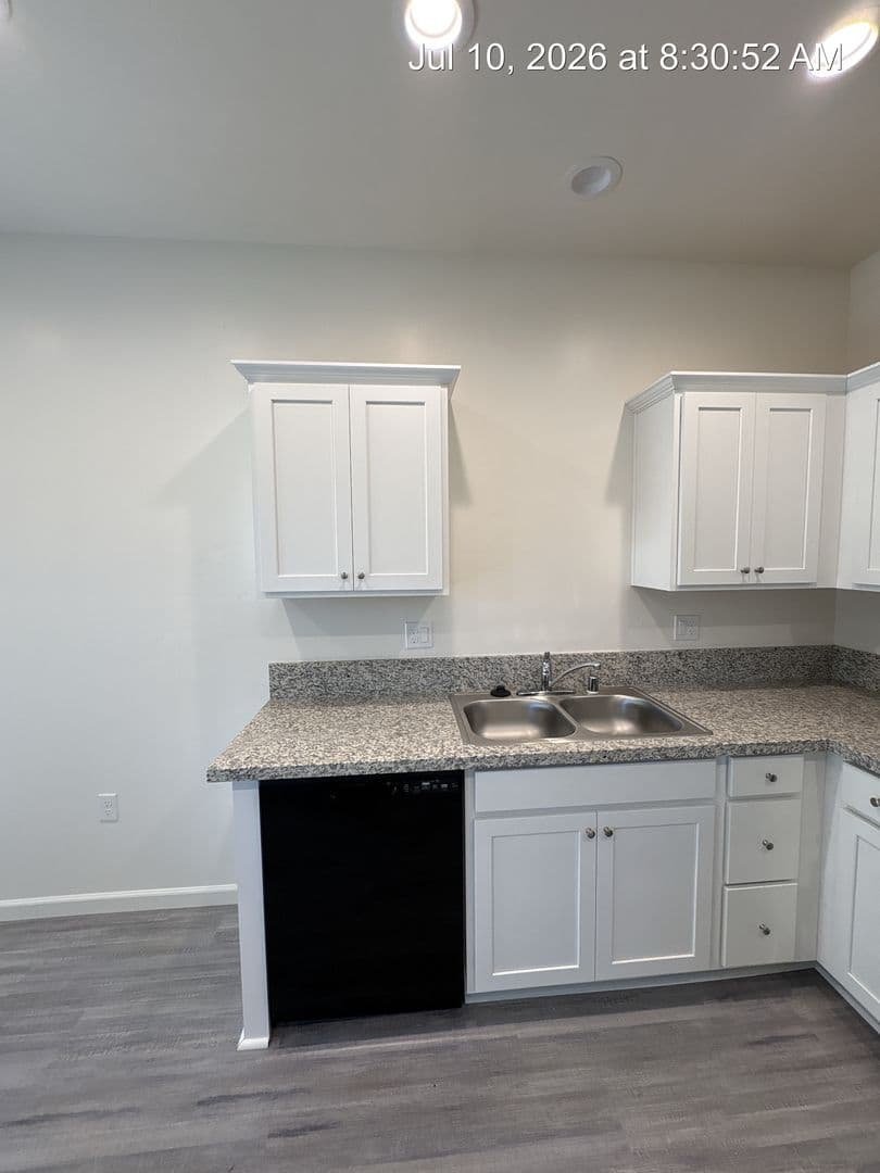 Visalia Apartment: 711-747 S Pinkham