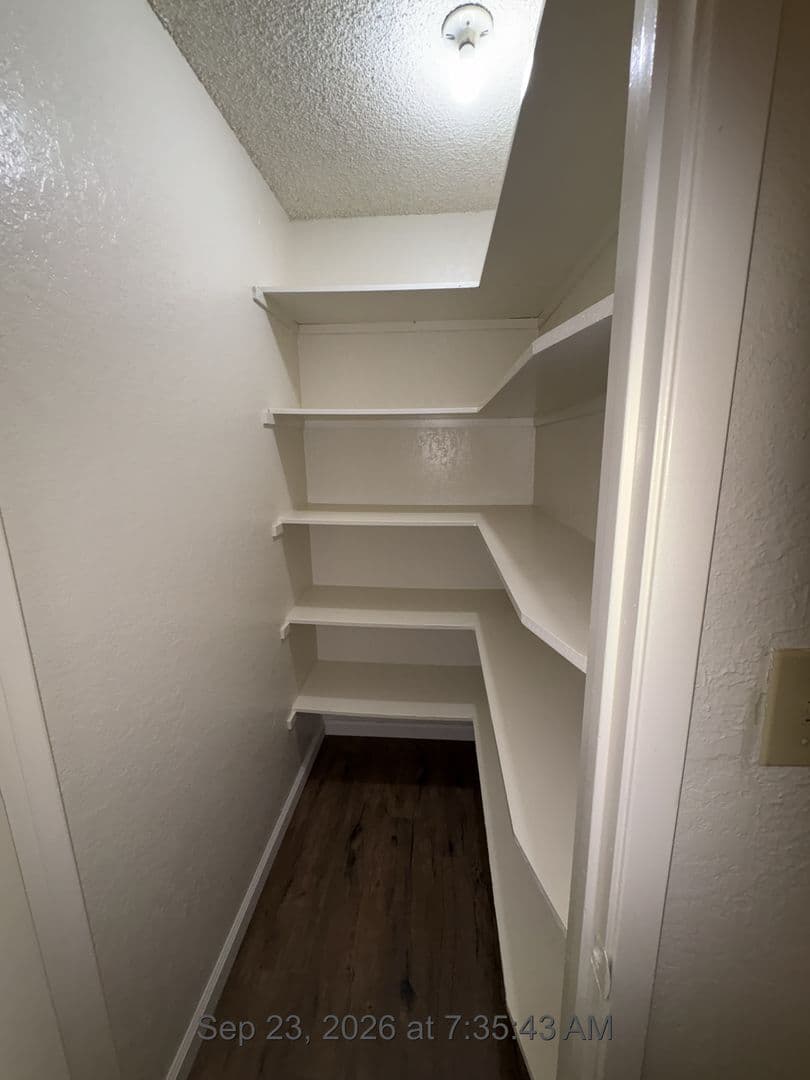 Visalia Apartment: 1300-1446 West Elowin Ave