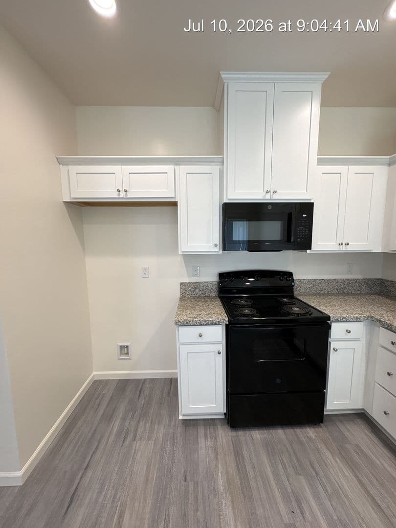 Visalia Apartment: 711-747 S Pinkham