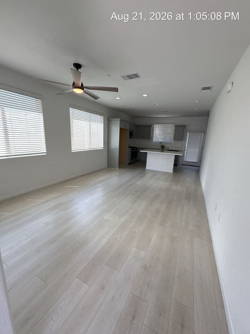 Visalia House: 3049 N Dudley St