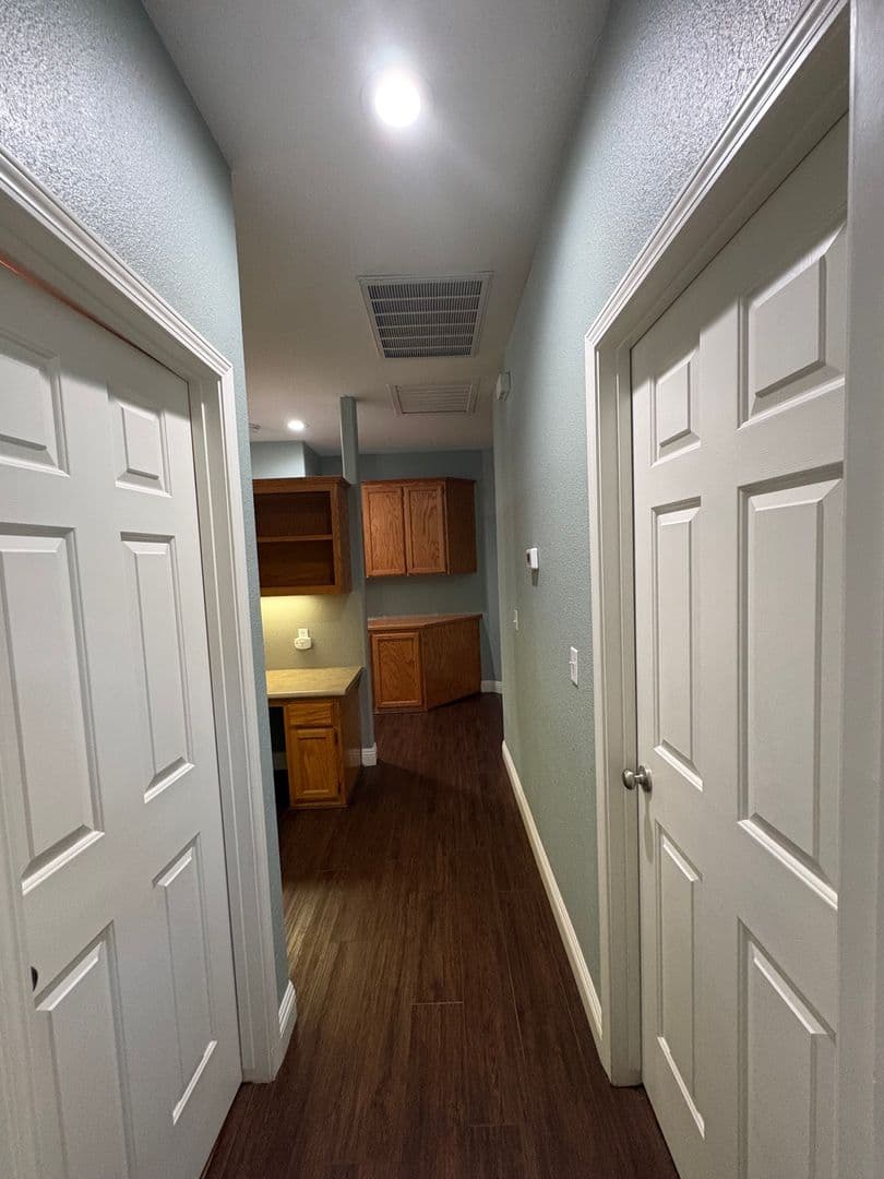 Visalia House: 2643 West Oakridge Ave