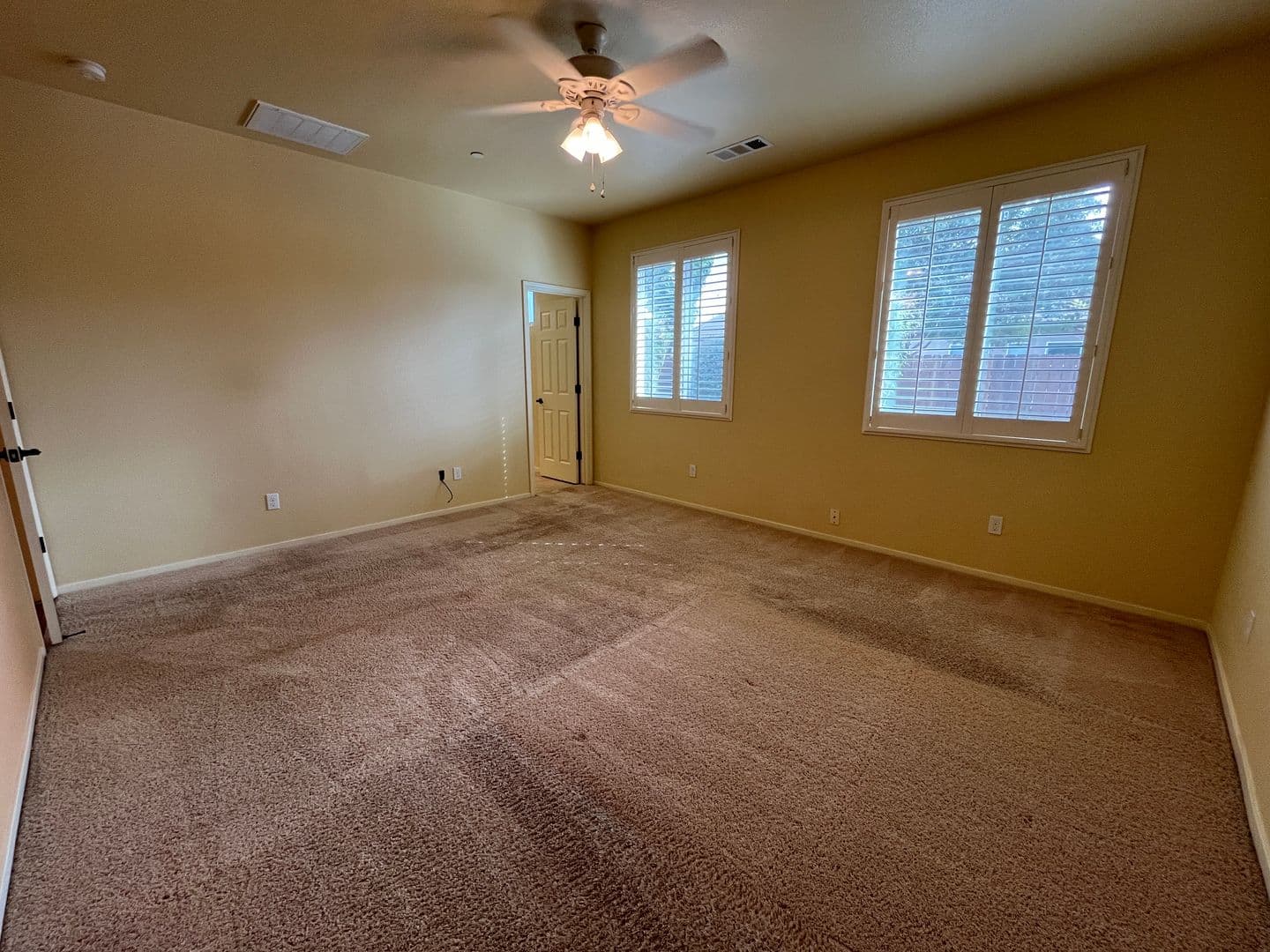 Porterville House: 2139 W Clare Ave