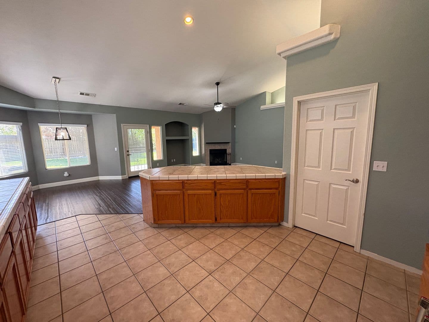 Visalia House: 2643 West Oakridge Ave