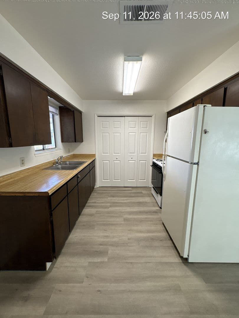 Visalia Apartment: 748 S Goddard  A-D