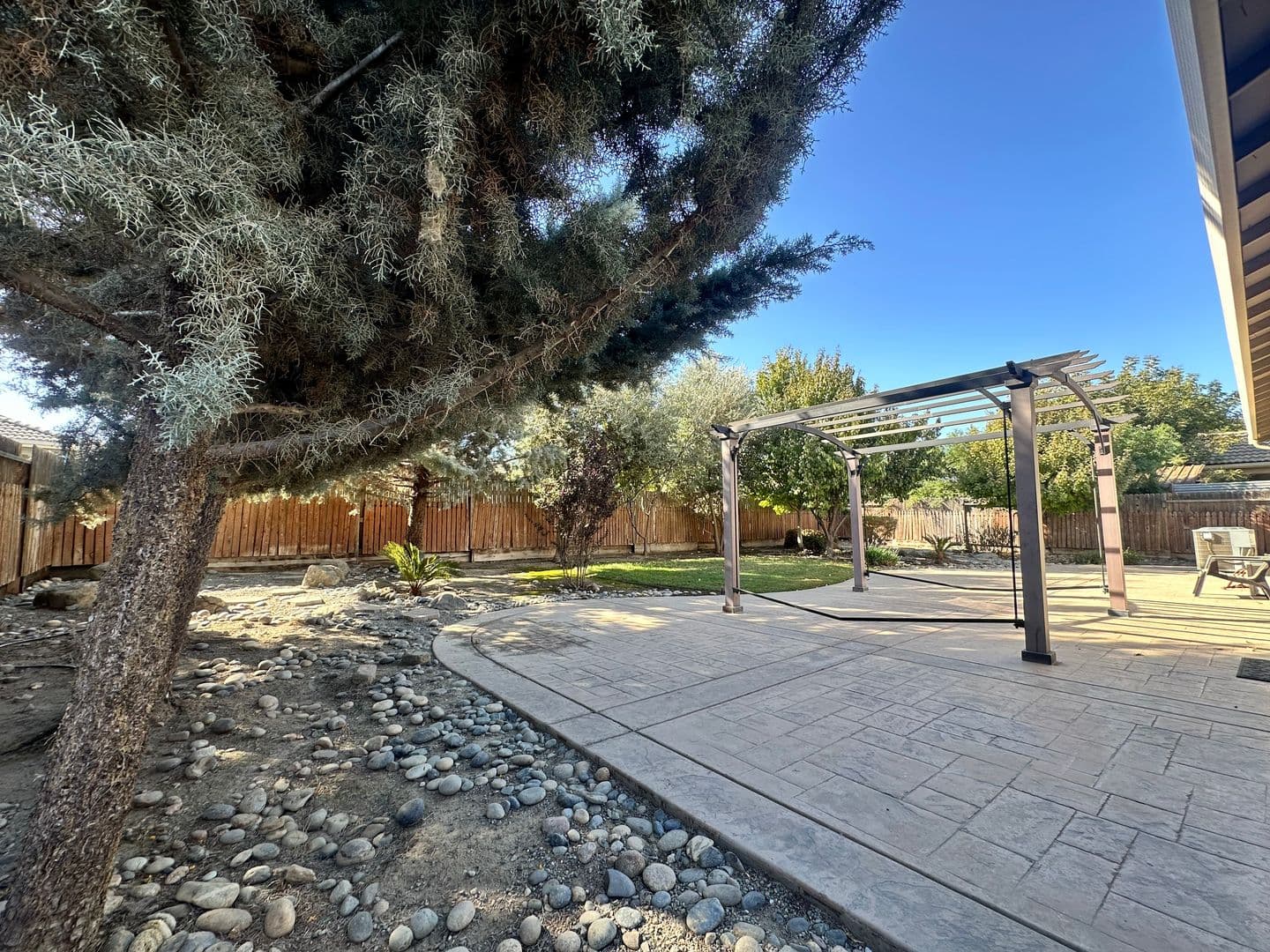 Visalia House: 2001 W Flagstaff Ave