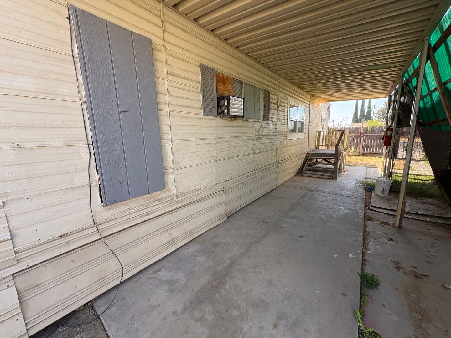 Dinuba Apartment: 581 East Yale Ave