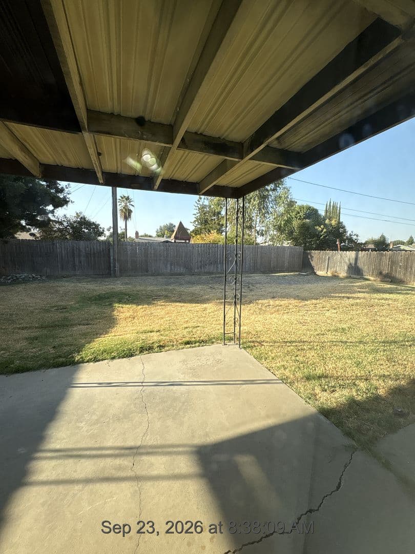Visalia House: 3721 W Howard