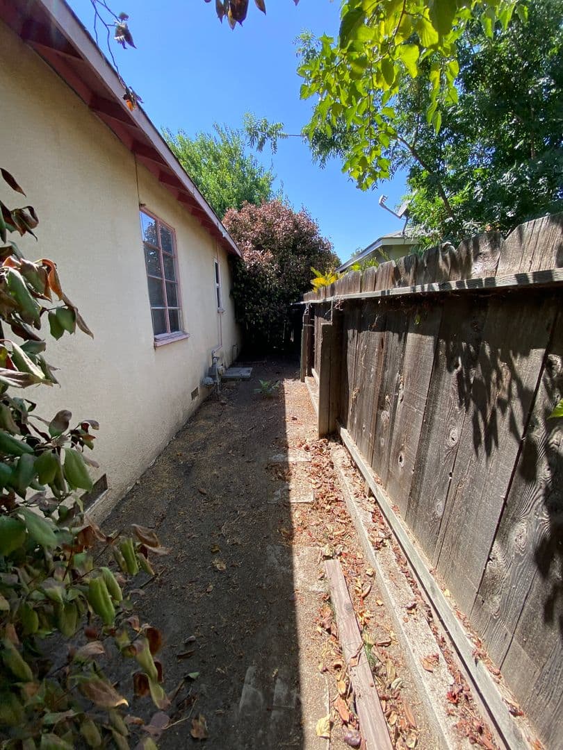 Visalia House: 1220 S Church Street