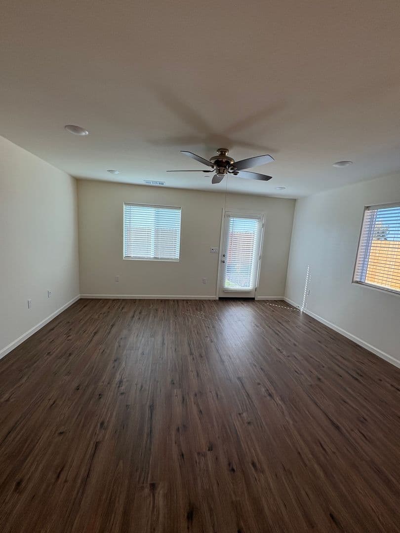 Visalia House: 30643 Marigold Road