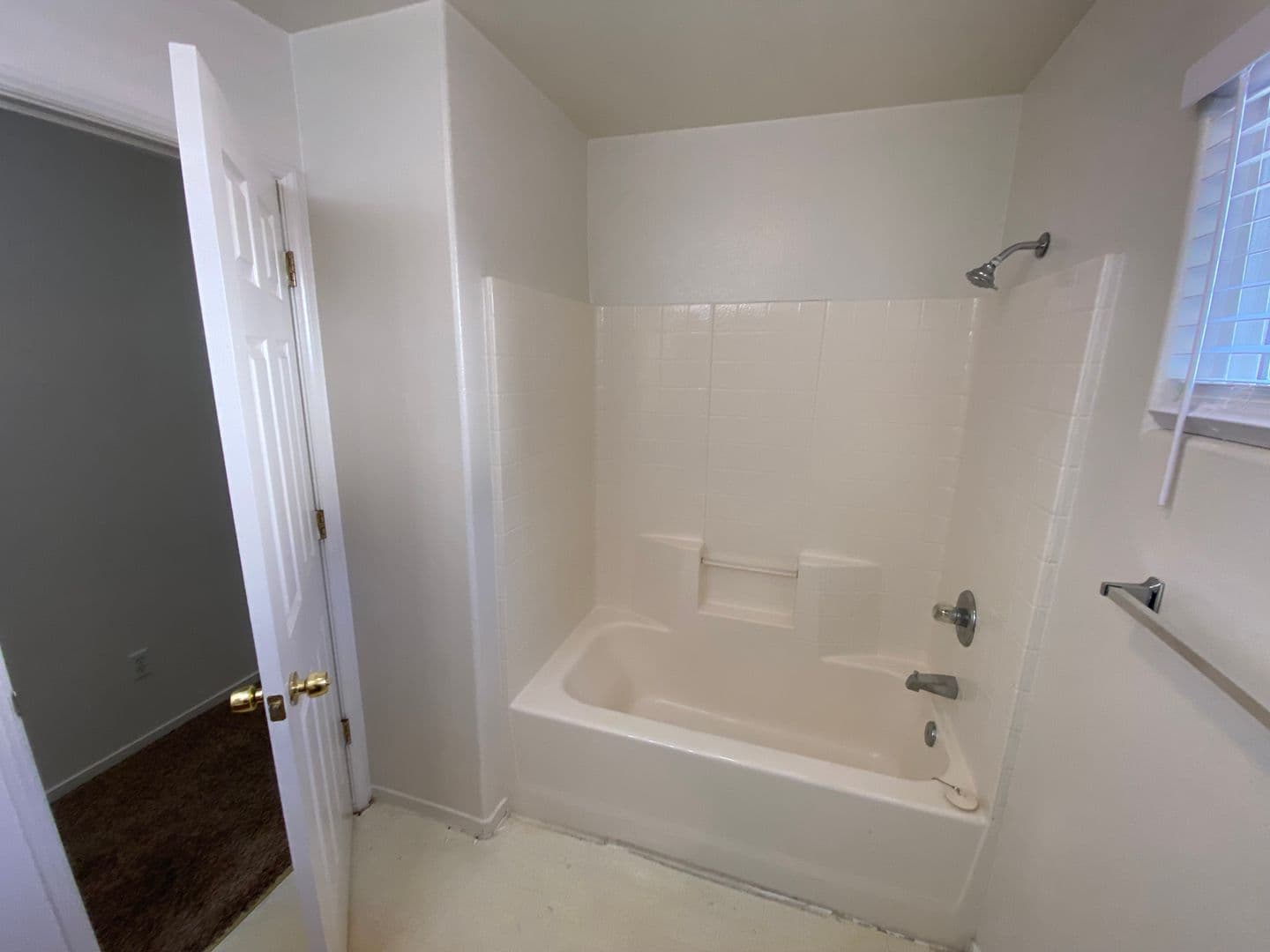 Visalia House: 3848 East Oak Avenue