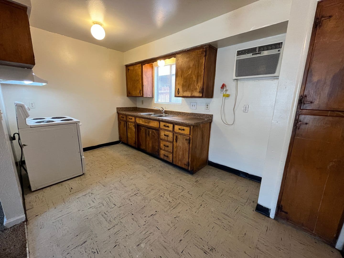 Porterville Apartment: 258 N G St