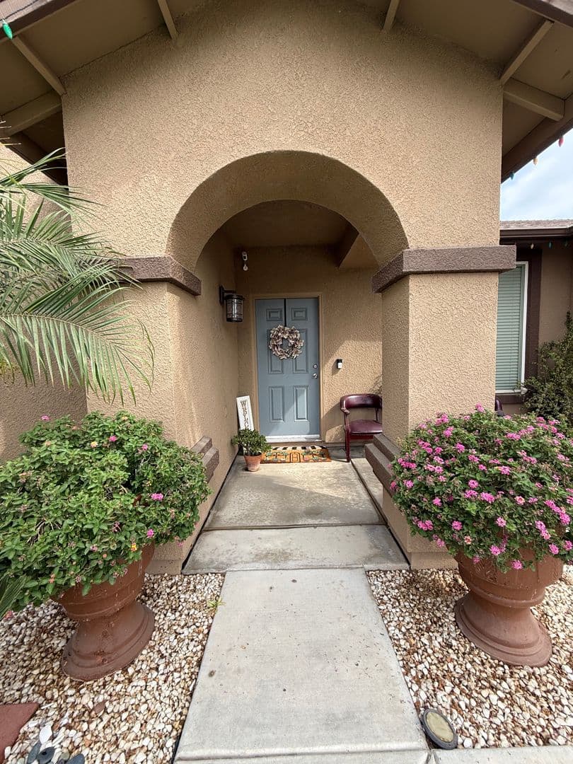Dinuba House: 1405 Fort Worth Ave