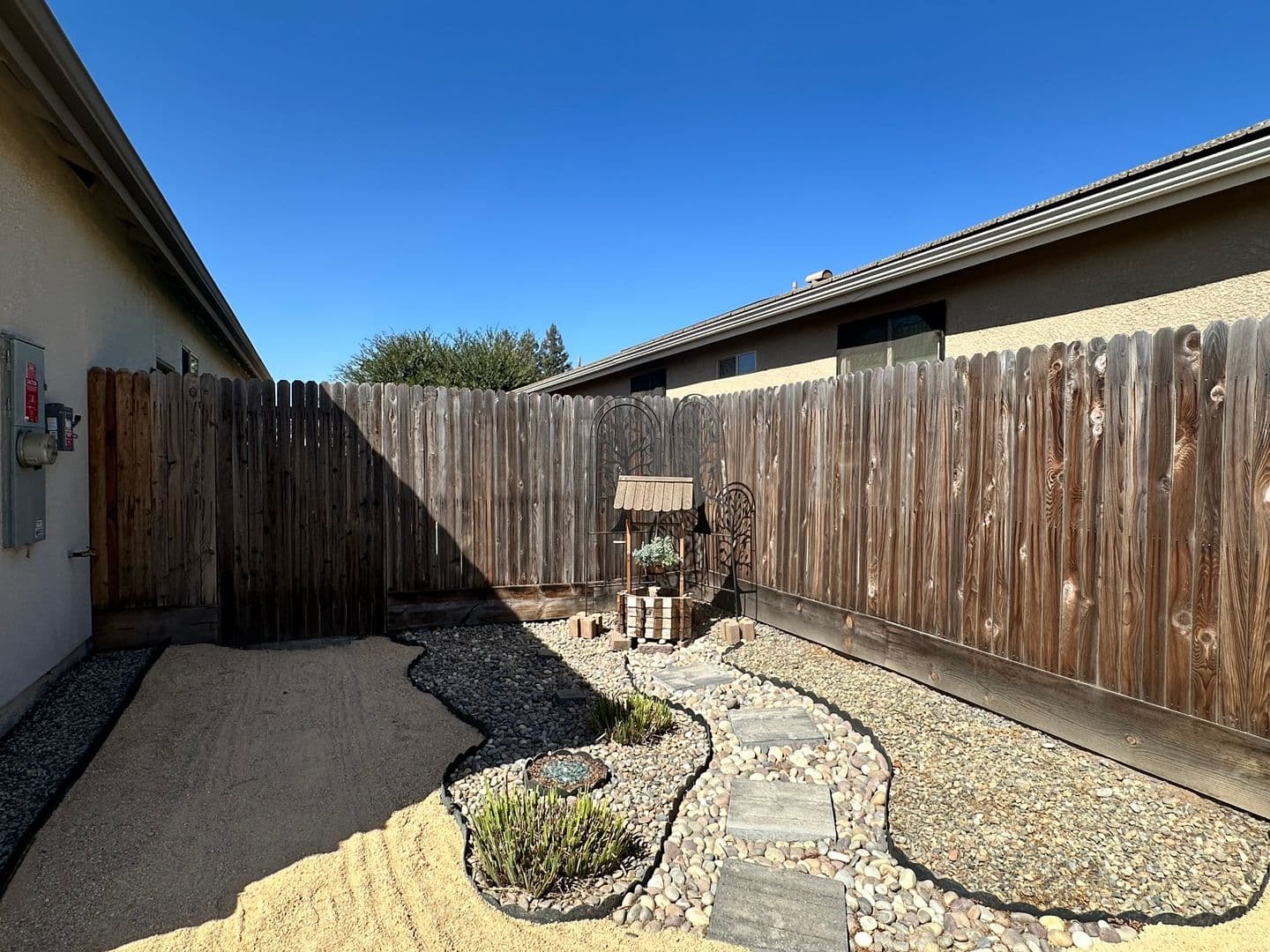 Visalia House: 3215 S Meadowbrook St
