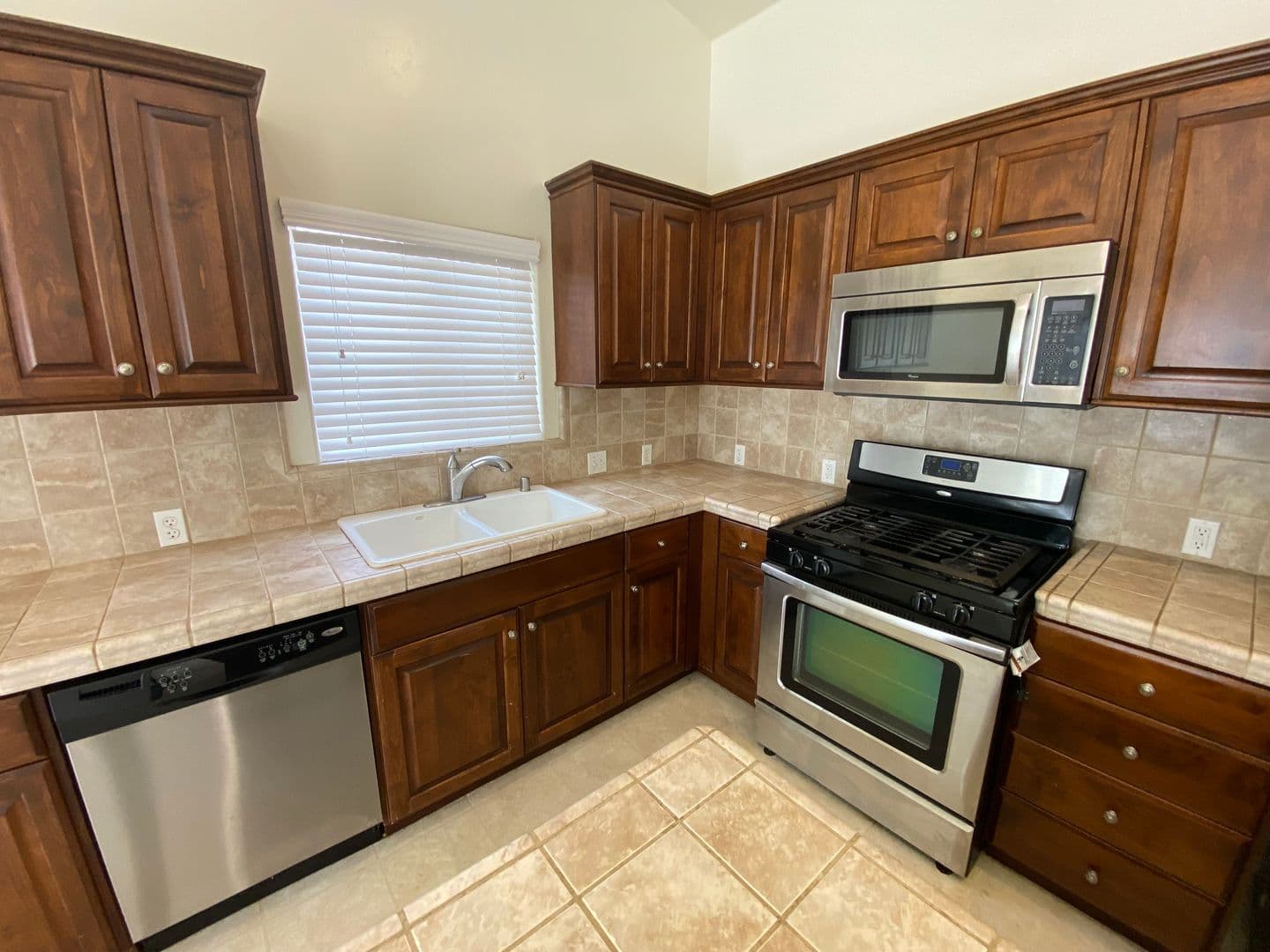 Visalia House: 1025 West Reese Ct