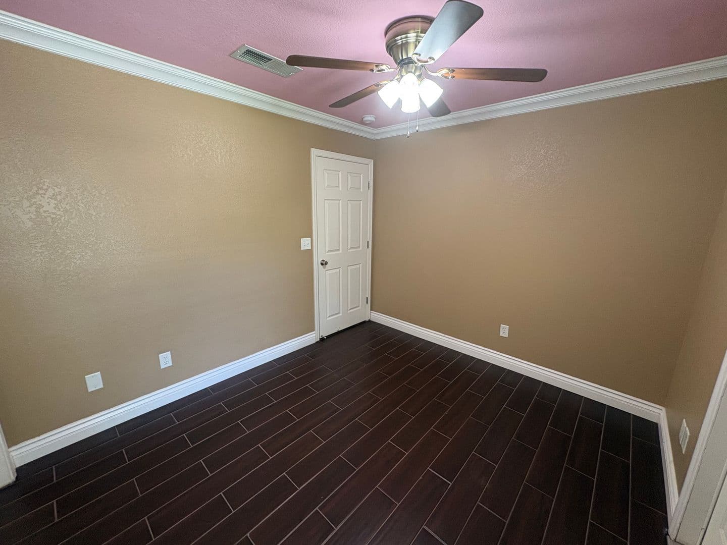 Visalia House: 744 West Buena Vista Ave
