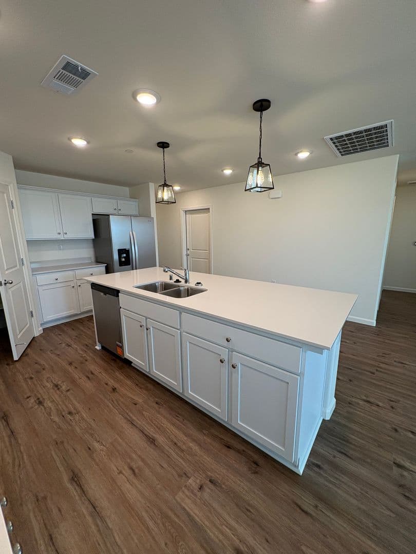 Visalia House: 30643 Marigold Road