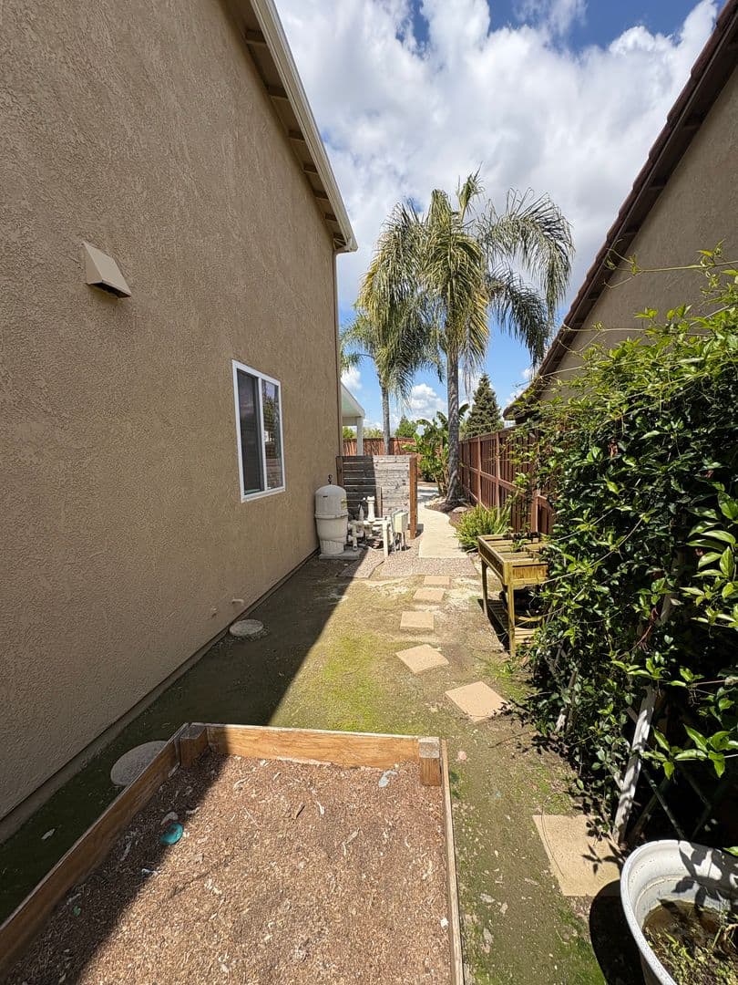 Visalia House: 5928 West Whitley Ave