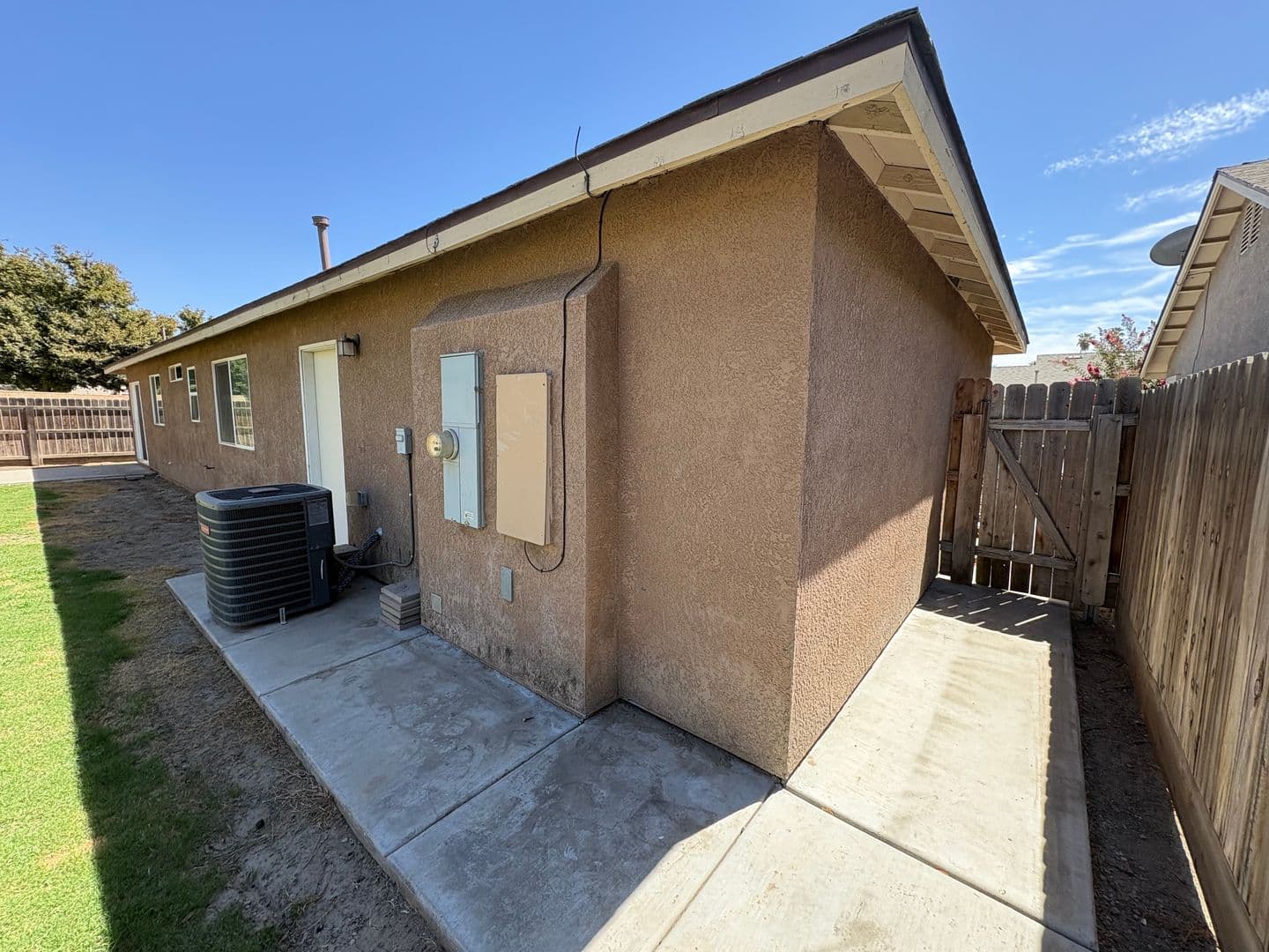 Tulare House: 2314 Cape Canyon Avenue