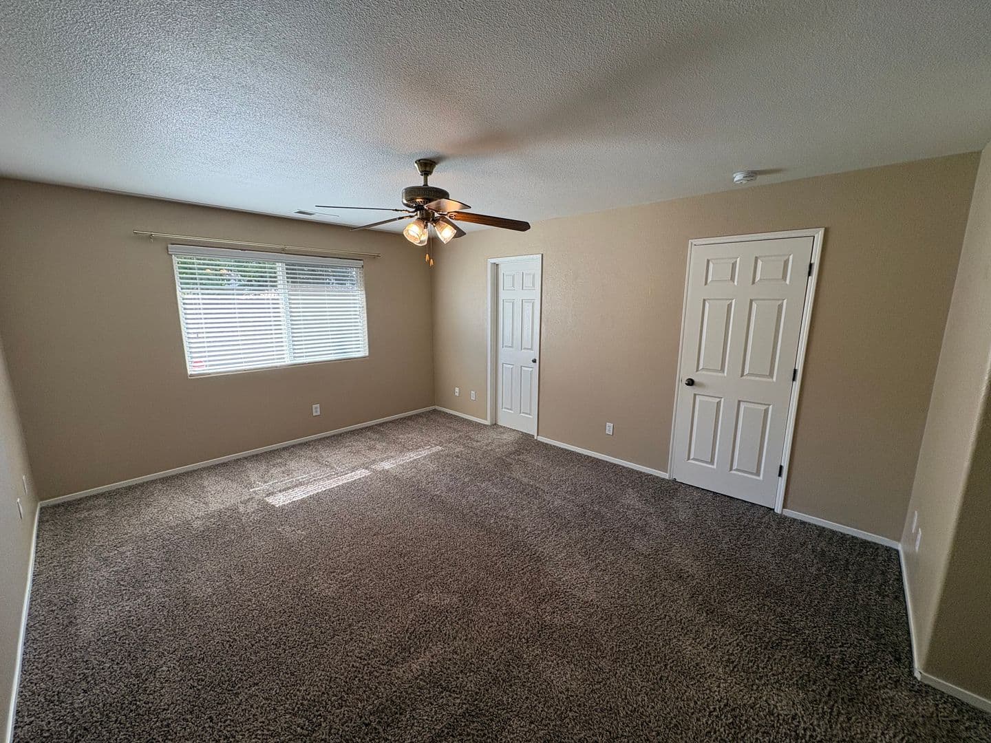 Visalia House: 2967 West Jerome Ave