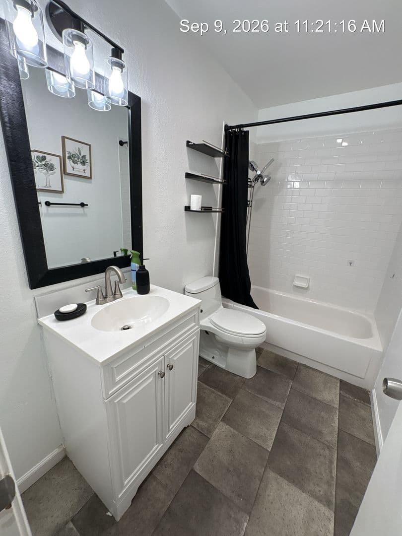 Hanford House: 1105 Freddie  Circle