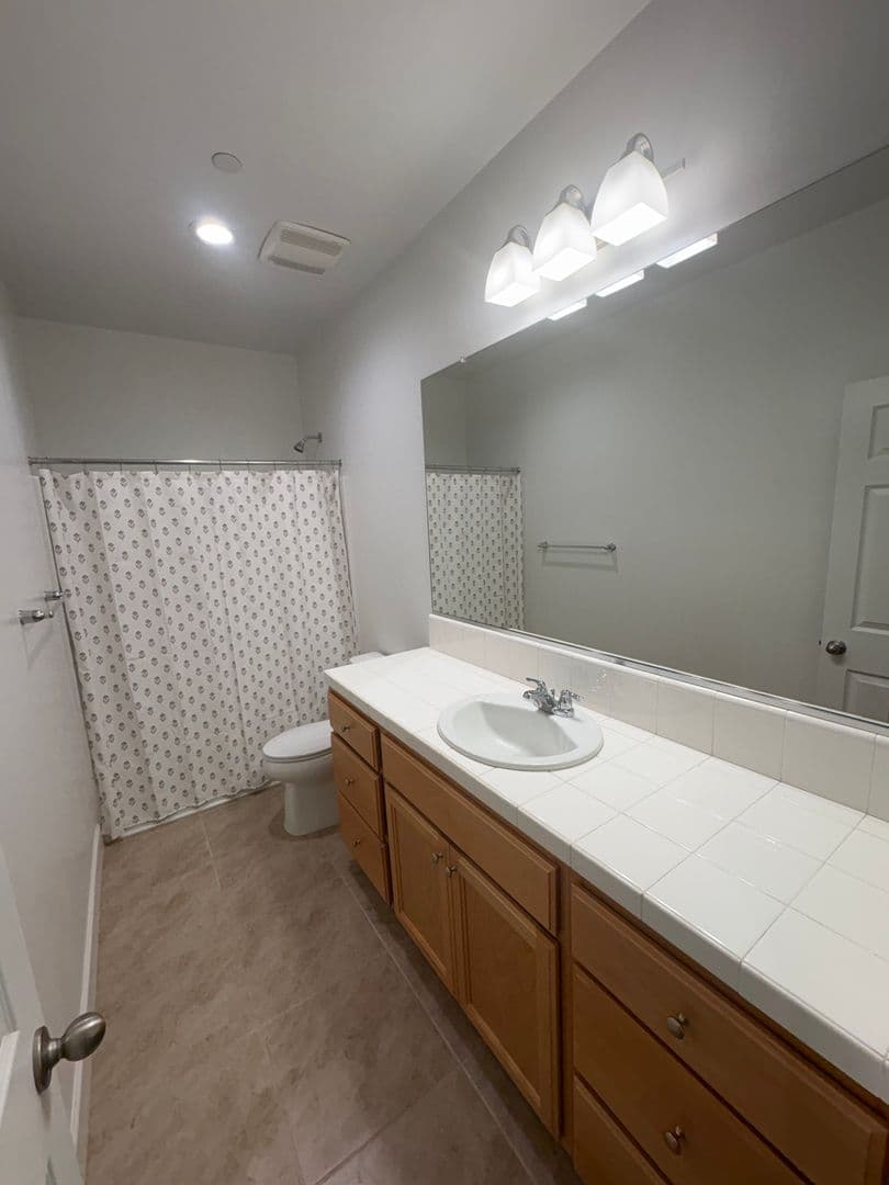 Visalia House: 3215 S Meadowbrook St