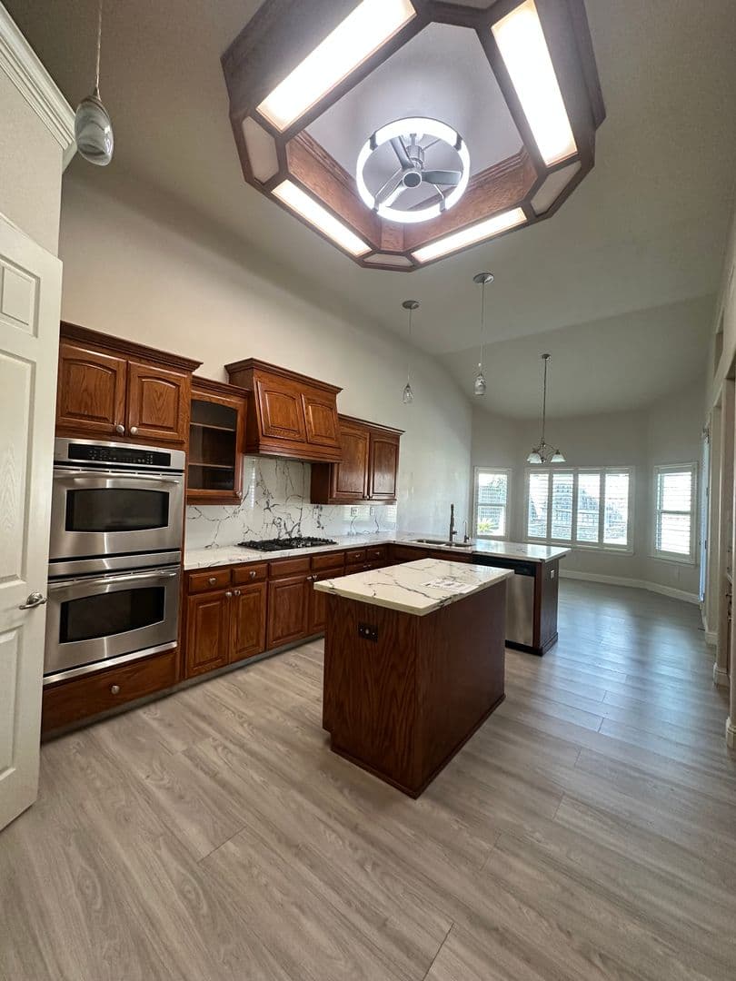 Visalia House: 239 North Preston St