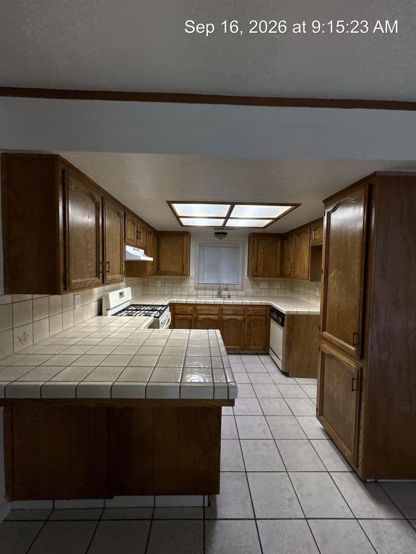 Visalia Apartment: 700-738 South Linwood / 4431-4445 West Myrtle/4430 West Cypress