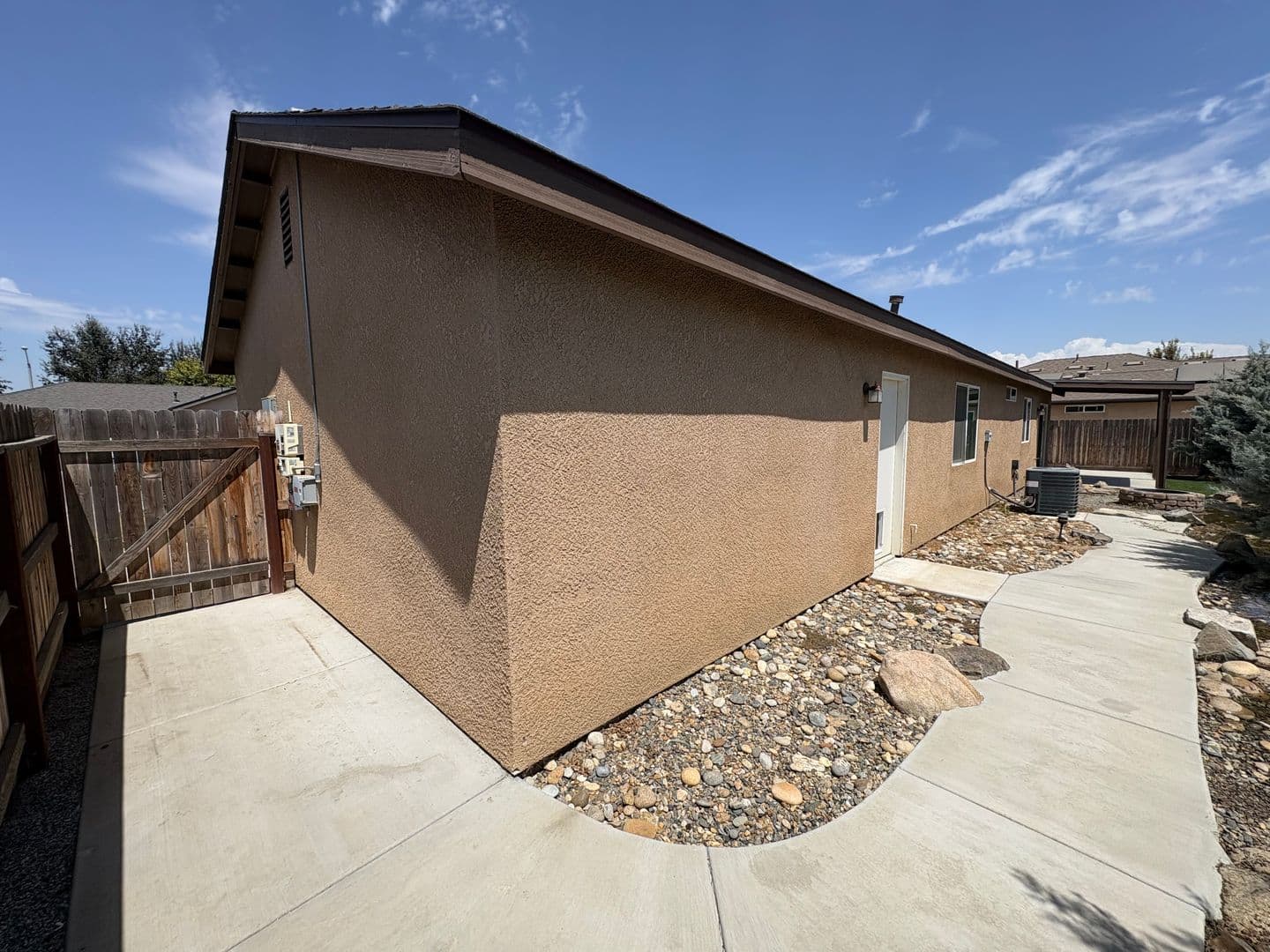 Visalia House: 2113 North Highland Street