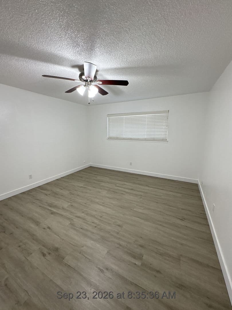 Visalia House: 3721 W Howard