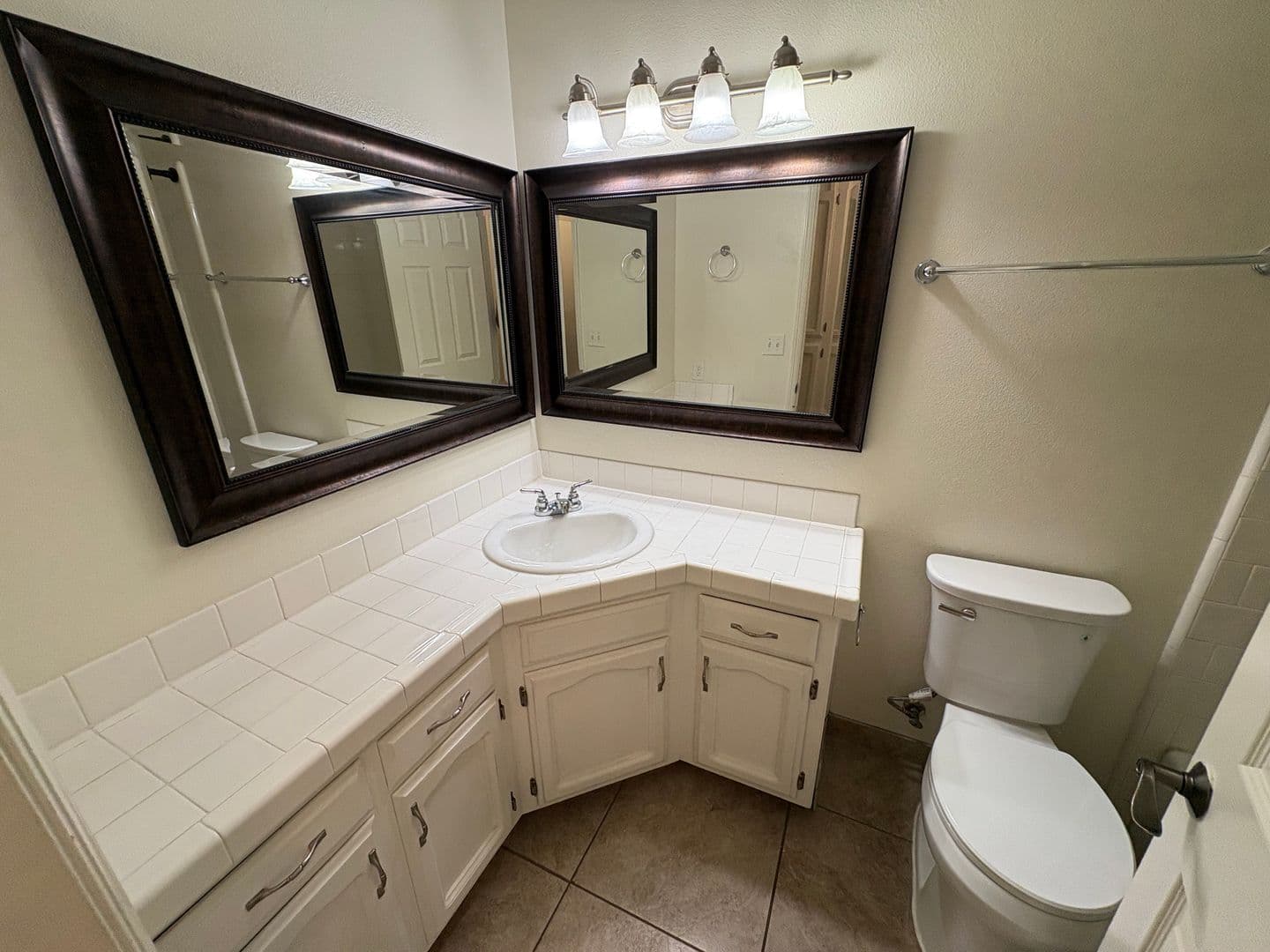 Visalia House: 1931 South Stevenson Ct