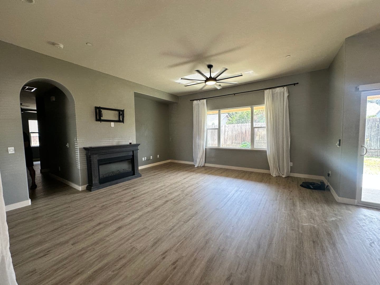 Farmersville House: 421 W. Trinta St