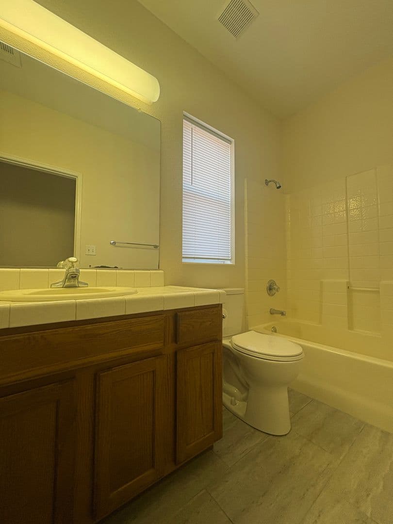 Tulare House: 1515 Cottage Grove Ave