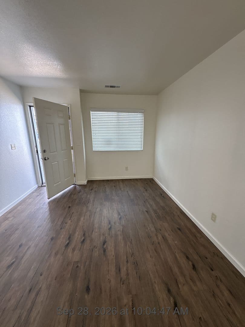 Tulare Apartment: 103-115 West Sonora Avenue