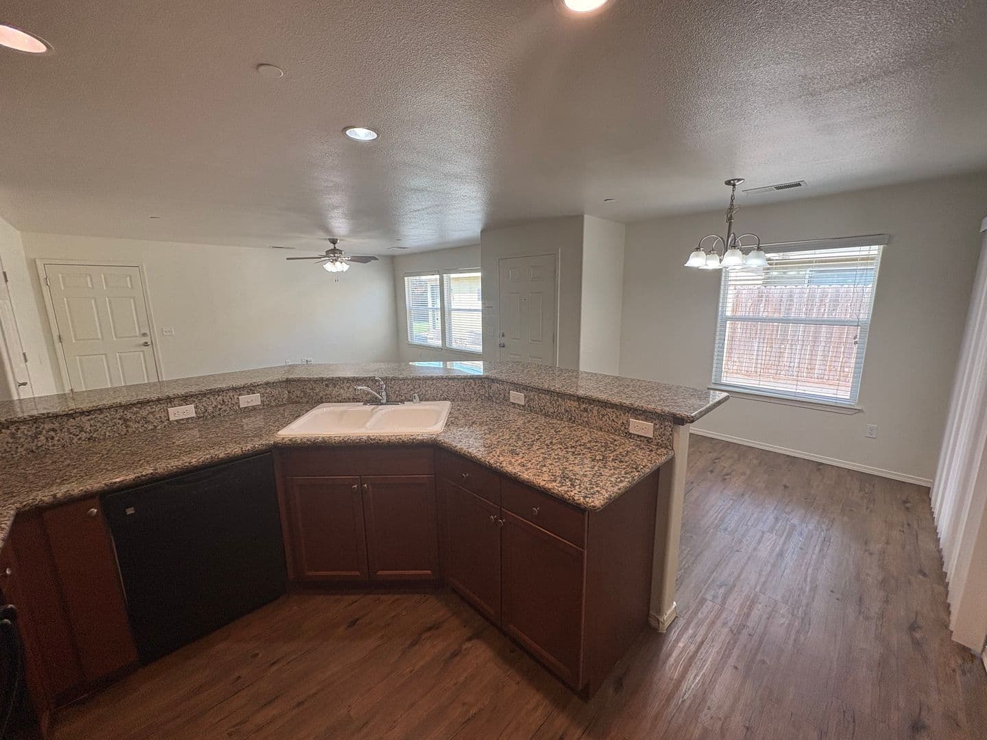 Tulare House: 2109 Bella Oaks Drive